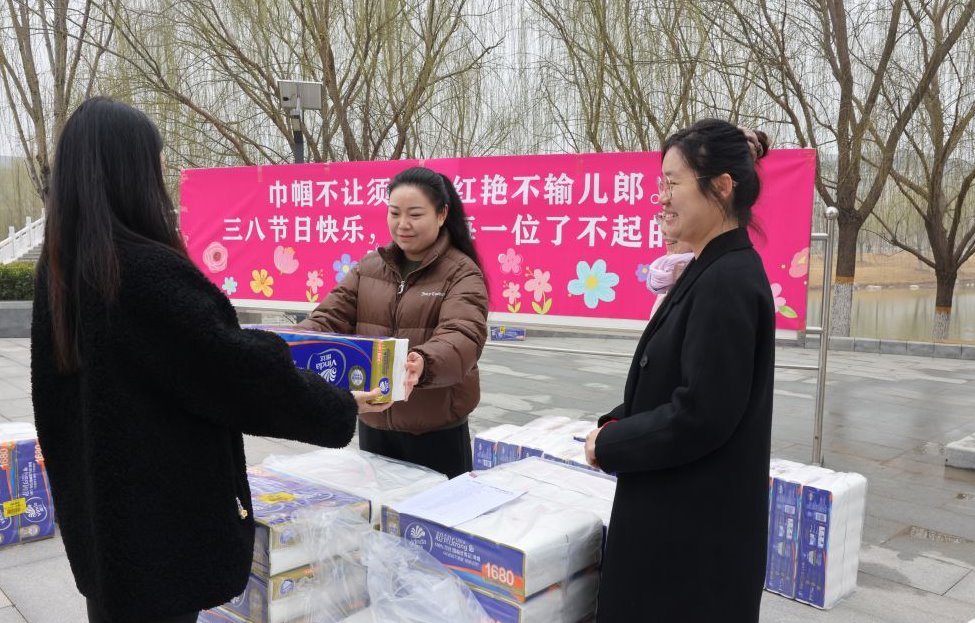 欧足联开展“三八”国际劳动妇女节慰问活动